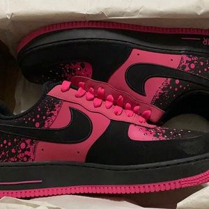 SUPER RARE BNIB NIKE AIR FORCE 1 LOW VIVID PINK BLACK SPLATTER